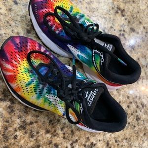 Brooks Launch 5 tie dye 6M 6